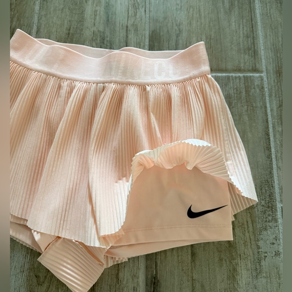 Nike Court Pleated Pink Skort - Picture 2 of 4